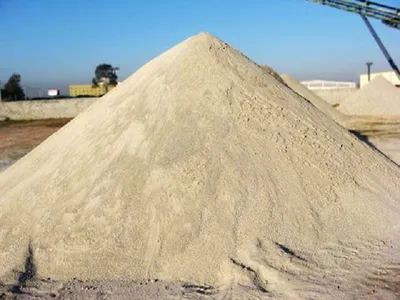 Entrega de areia lavada em caminhão caçamba